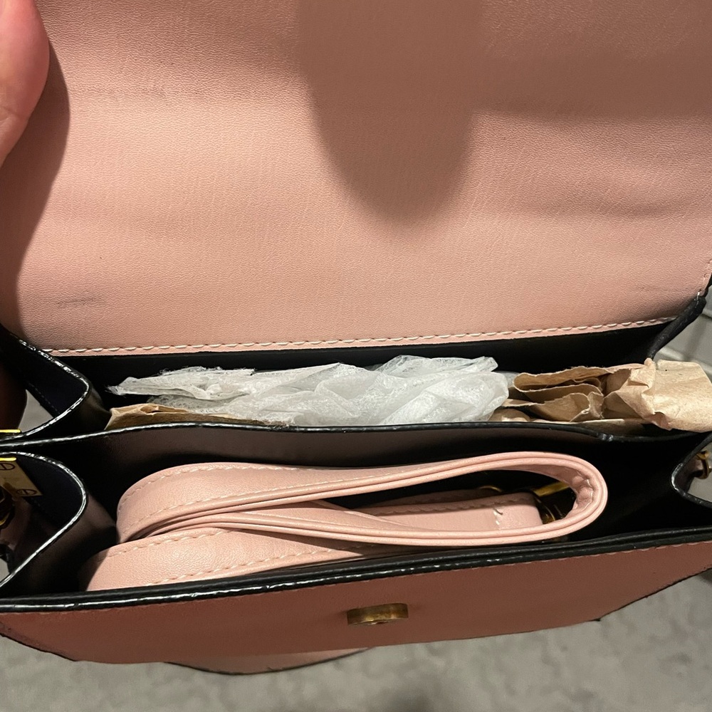 💖 NEW Pink Vegan Leather Crossbody Bag 💖 - Picture 6 of 6